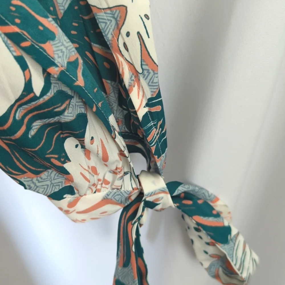 NASTY GAL Palm Print Cropped Top  NWT (Size 12) - Picture 4 of 8